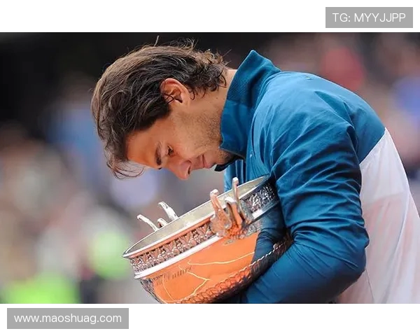 李伟独家分享网球心得与技巧助你提升球技的秘诀与经验总结